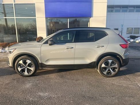 Used 2025 Volvo XC40 B5 Plus AWD/4WD image 2
