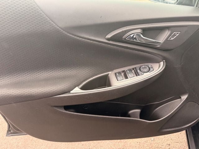 Used 2025 Chevrolet Malibu LT FWD image 3