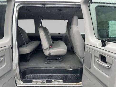 Used 2011 Ford E-350 and Econoline 350 XLT image 17