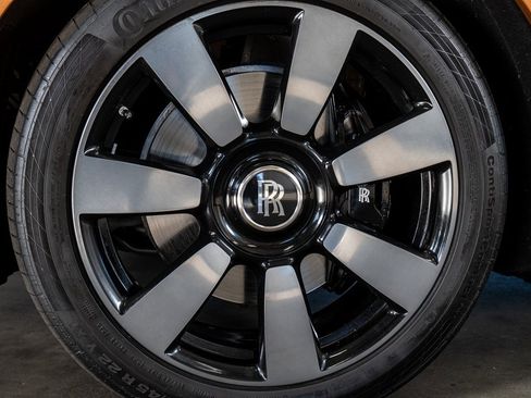 Used 2023 Rolls-Royce Cullinan w/ Cullinan Package image 11