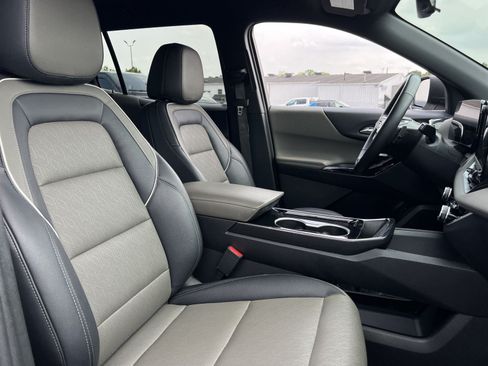 Used 2025 Chevrolet Equinox LT w/ Convenience Package II FWD image 34