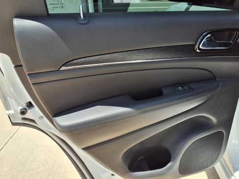 Used 2020 Jeep Grand Cherokee High Altitude RWD image 11