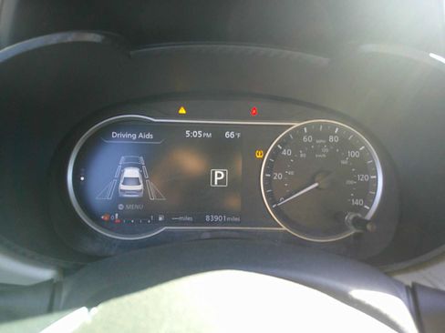 Used 2021 Nissan Versa SV FWD image 9
