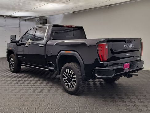 Used 2025 GMC Sierra 3500 Denali Ultimate AWD/4WD image 3