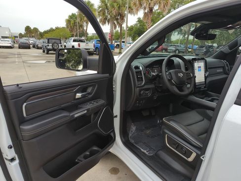 Used 2025 RAM 1500 Laramie w/ Sport Appearance Package AWD/4WD image 8