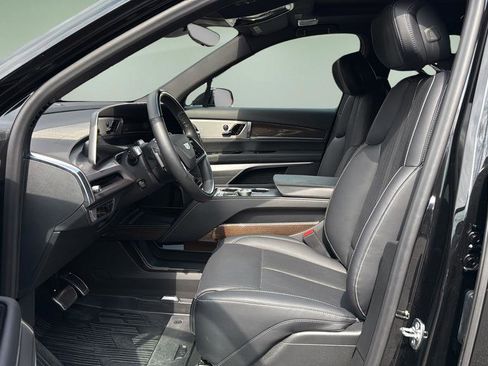 Certified 2026 Cadillac Vistiq Sport w/ LPO, Floor Liner Package AWD/4WD image 19