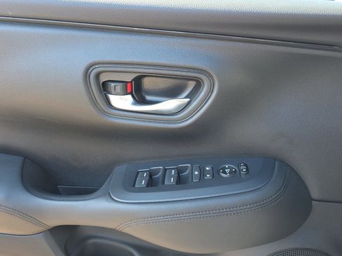 Used 2023 Honda HR-V LX image 11