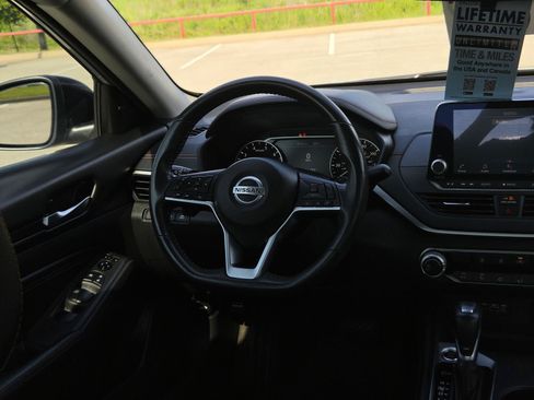 Used 2022 Nissan Altima 2.5 SR FWD image 13