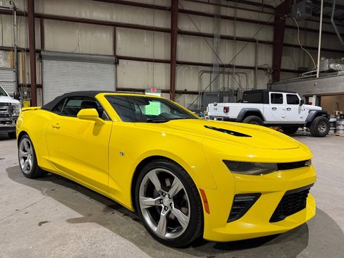 Used 2017 Chevrolet Camaro SS RWD image 13
