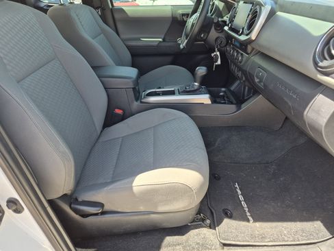 Used 2021 Toyota Tacoma SR5 AWD/4WD image 22