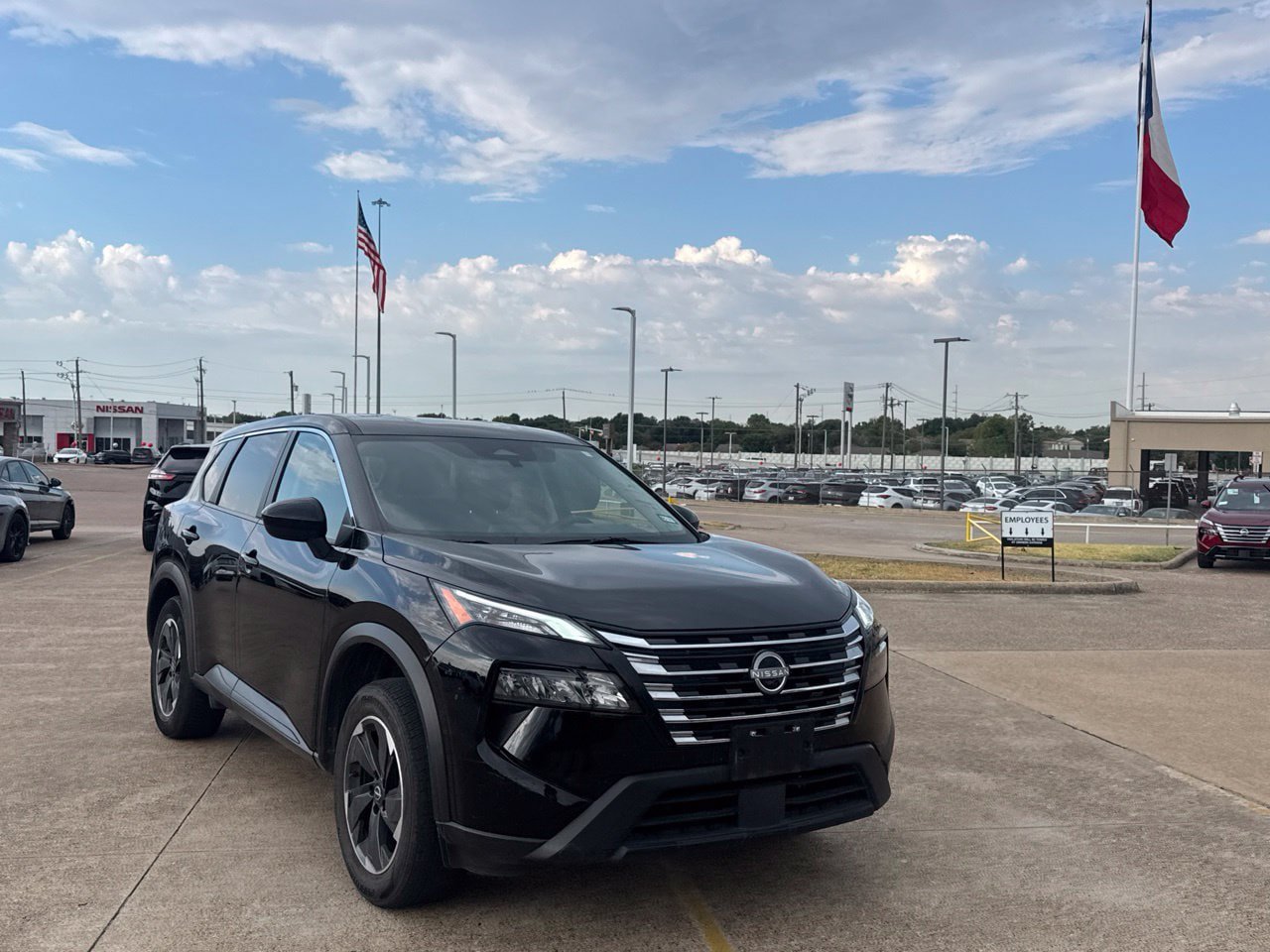 Certified 2025 Nissan Rogue SV FWD image 3