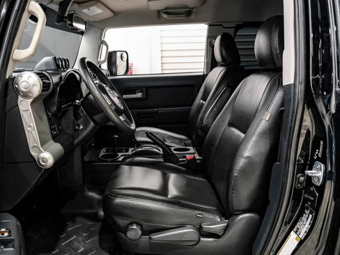 Used 2013 Toyota FJ Cruiser 4WD w/ Convenience Pkg image 35