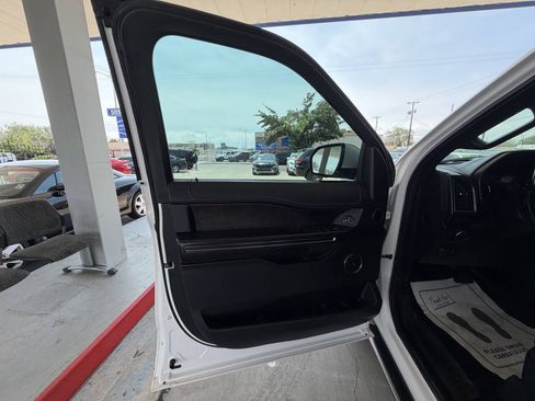 Used 2019 Ford Expedition Limited w/ Equipment Group 301A AWD/4WD image 11