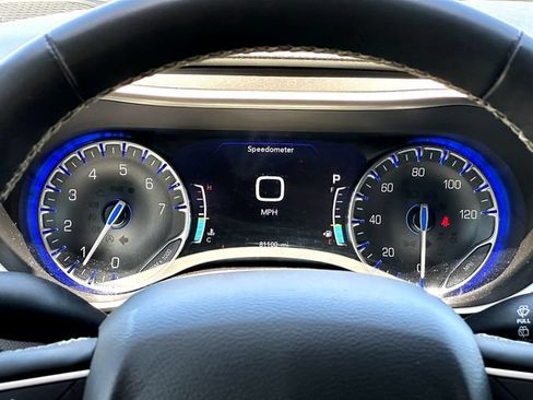 Used 2023 Chrysler Pacifica Touring-L FWD image 24