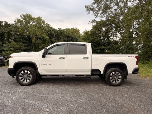Used 2024 Chevrolet Silverado 2500 Custom w/ Custom Convenience Package AWD/4WD image 2