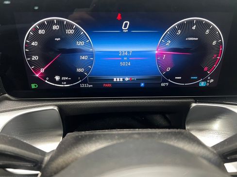 Used 2025 Mercedes-Benz GLB 250 4MATIC image 32