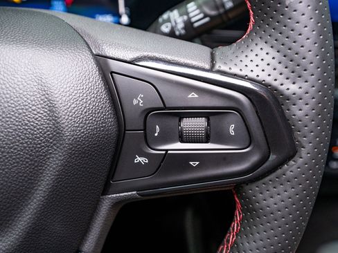 Used 2025 Chevrolet Trax RS FWD image 24