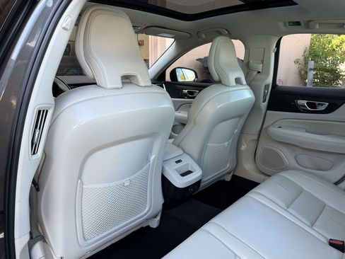 Used 2022 Volvo S60 B5 Momentum w/ Premium Package image 12