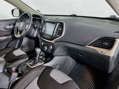 Used 2014 Jeep Cherokee Latitude w/ Comfort/Convenience Group AWD/4WD image 40