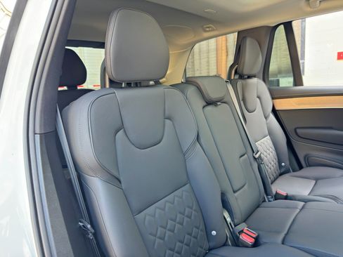 Used 2025 Volvo XC90 T8 Plus w/ Protection Package Premier AWD/4WD image 42