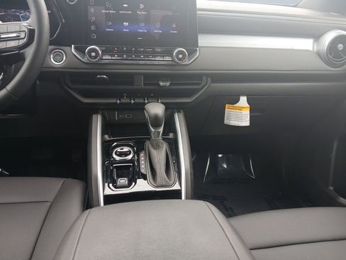 Used 2025 Chevrolet Colorado LT w/ LT Convenience Package image 11