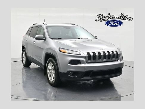 Used 2016 Jeep Cherokee Latitude w/ Safety/Convenience Group AWD/4WD image 1