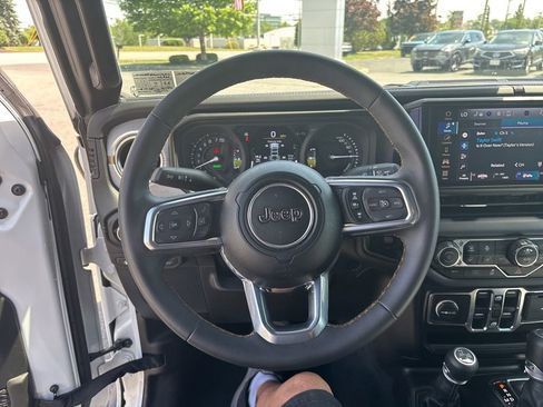 Used 2024 Jeep Wrangler Unlimited Sahara AWD/4WD image 23
