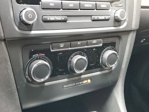 Used 2012 Volkswagen Golf 2-Door FWD image 26