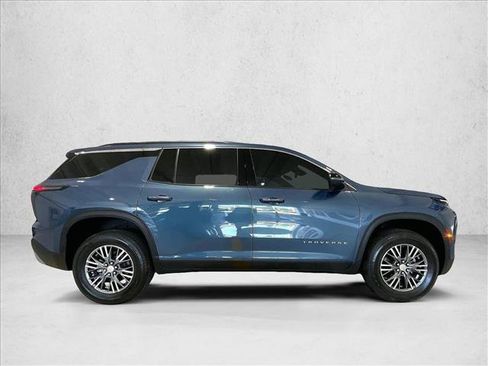Used 2026 Chevrolet Traverse LT FWD image 5