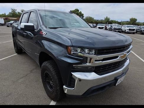 Used 2022 Chevrolet Silverado 1500 LT AWD/4WD image 2