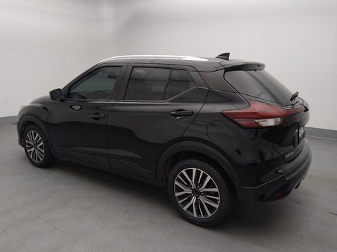 Used 2021 Nissan Kicks SV image 3
