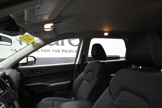 Used 2025 Nissan Pathfinder SV FWD image 18