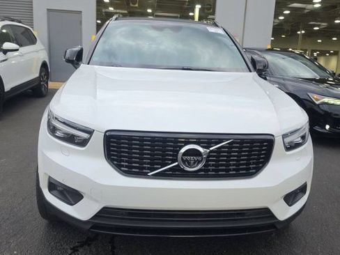 Used 2019 Volvo XC40 T5 R-Design AWD/4WD image 2