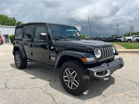 Used 2024 Jeep Wrangler Unlimited Sahara AWD/4WD image 3