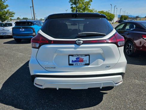 Used 2022 Nissan Kicks SV image 6