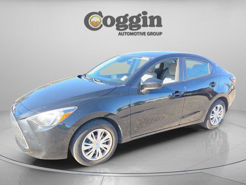 Used 2020 Toyota Yaris L image 1