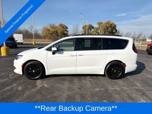 Used 2021 Chrysler Voyager Lxi image 3