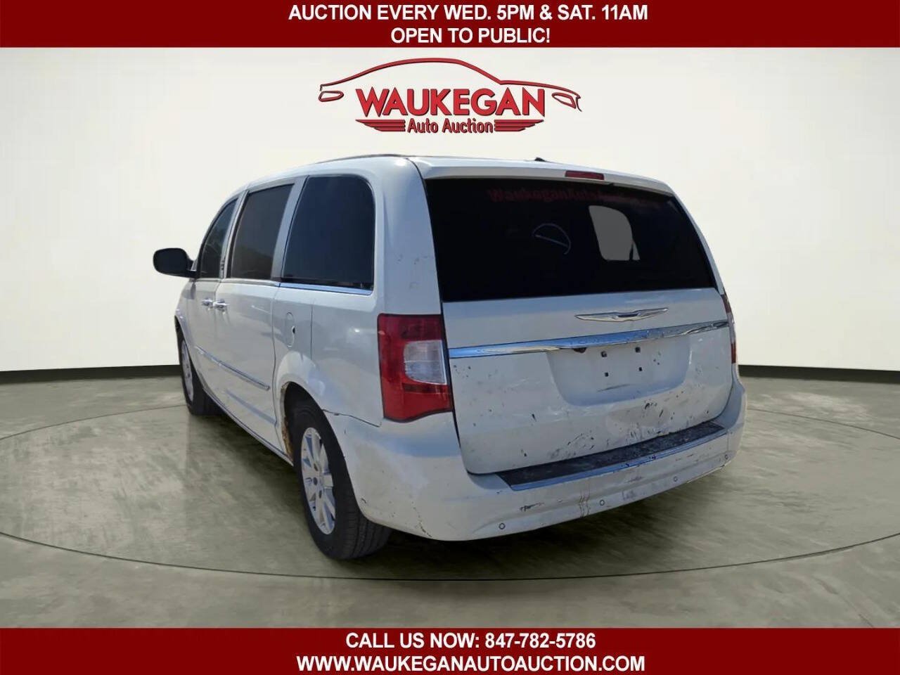 Used 2012 Chrysler Town & Country Touring-L w/ Entertainment Group #2 FWD image 6