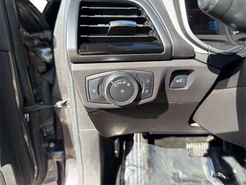 Used 2015 Ford Fusion SE image 18