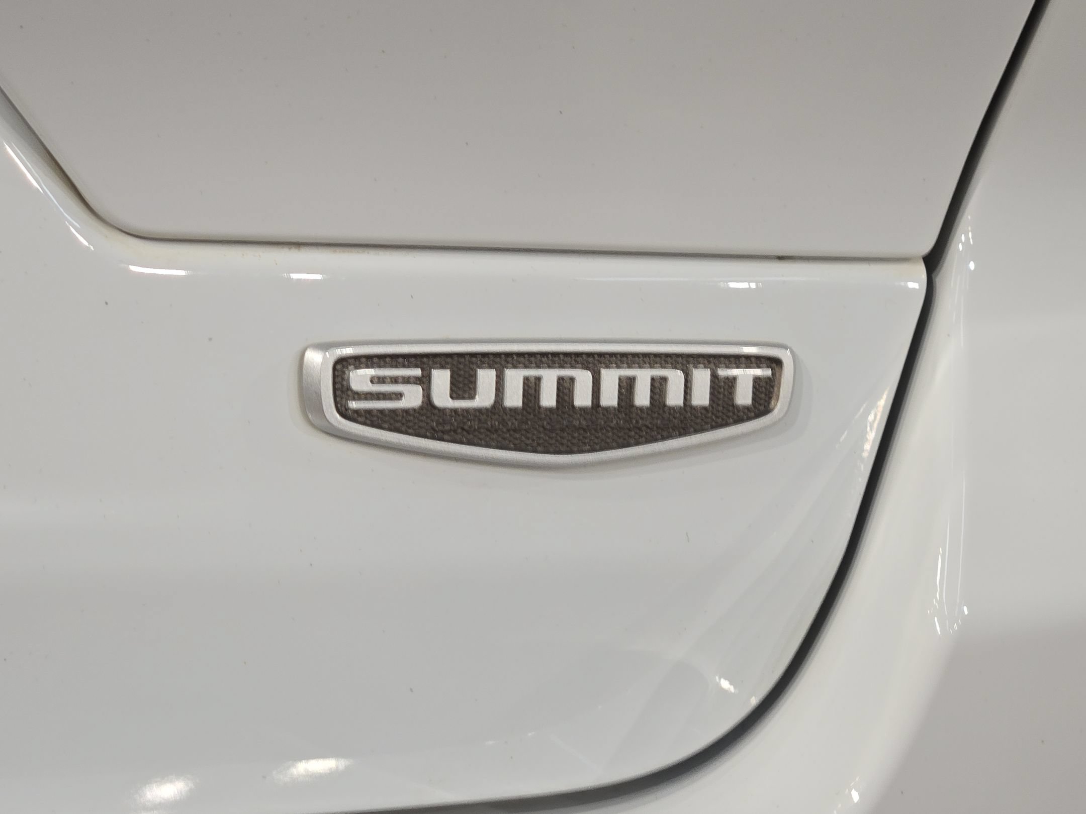 Used 2024 Jeep Grand Cherokee Summit w/ Luxury Tech Group V AWD/4WD image 39