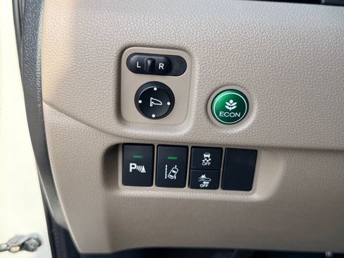 Used 2016 Honda Pilot Touring image 32