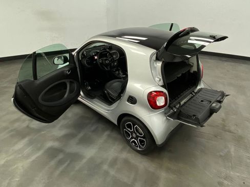 Used 2019 smart fortwo electric drive RWD image 40