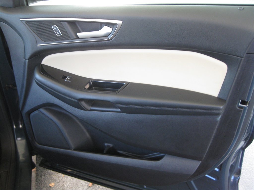 Used 2016 Ford Edge SEL w/ Equipment Group 201A FWD image 38