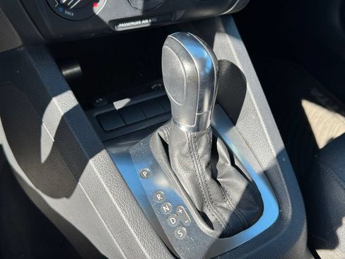 Used 2012 Volkswagen Jetta SE FWD image 11
