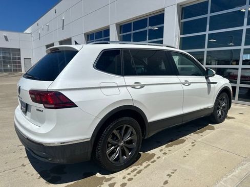 Used 2023 Volkswagen Tiguan SE w/ Panoramic Sunroof Package AWD/4WD image 2