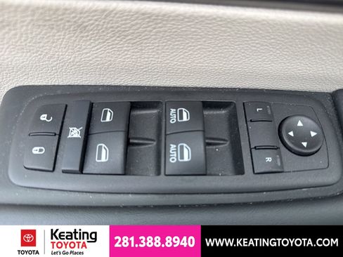 Used 2024 Chrysler Pacifica Limited FWD image 12