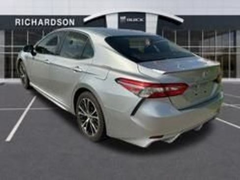Used 2018 Toyota Camry SE w/ Convenience Package FWD image 8