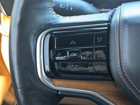 Used 2022 Jeep Grand Wagoneer Series III w/ Rear Seat Video Group 1 AWD/4WD image 27