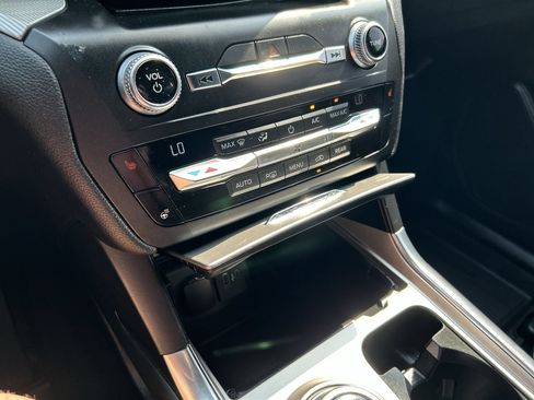 Used 2020 Ford Explorer XLT w/ Equipment Group 202A AWD/4WD image 28
