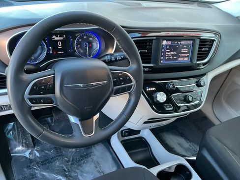 Used 2023 Chrysler Voyager LX FWD image 29